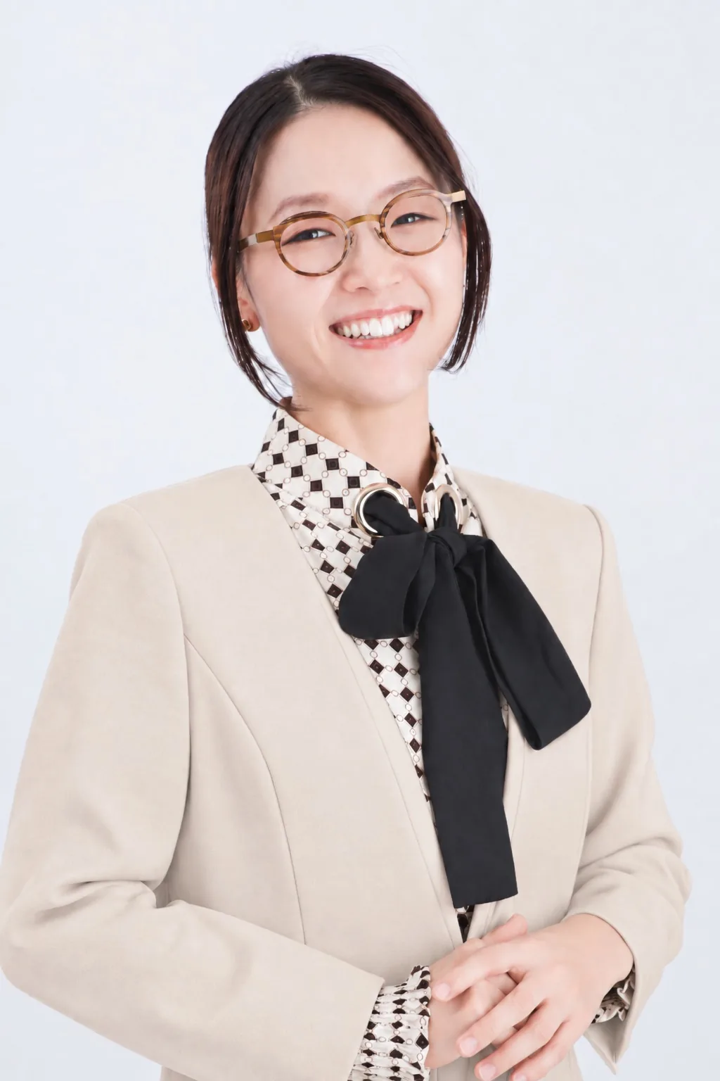 相談に応じる女性スタッフ